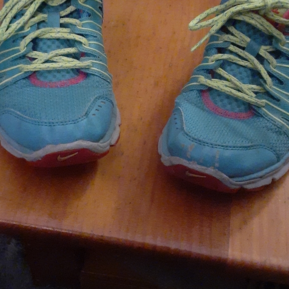 Wmns 7.5 Nike - Picture 2 of 3